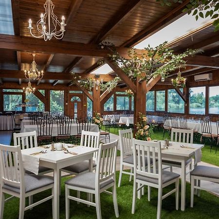 Eden Lounge Restaurant & Pension Veresegyház Buitenkant foto